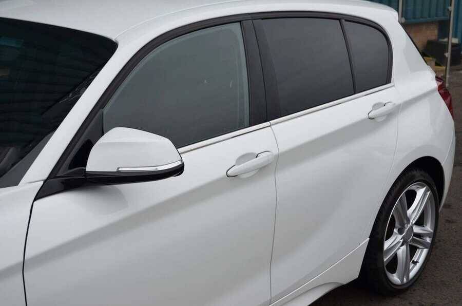 bmw-1-serisi-hb-f20-krom-cam-alt-citasi-4-parca-2011-2019-arasi-26059-24-B.jpg