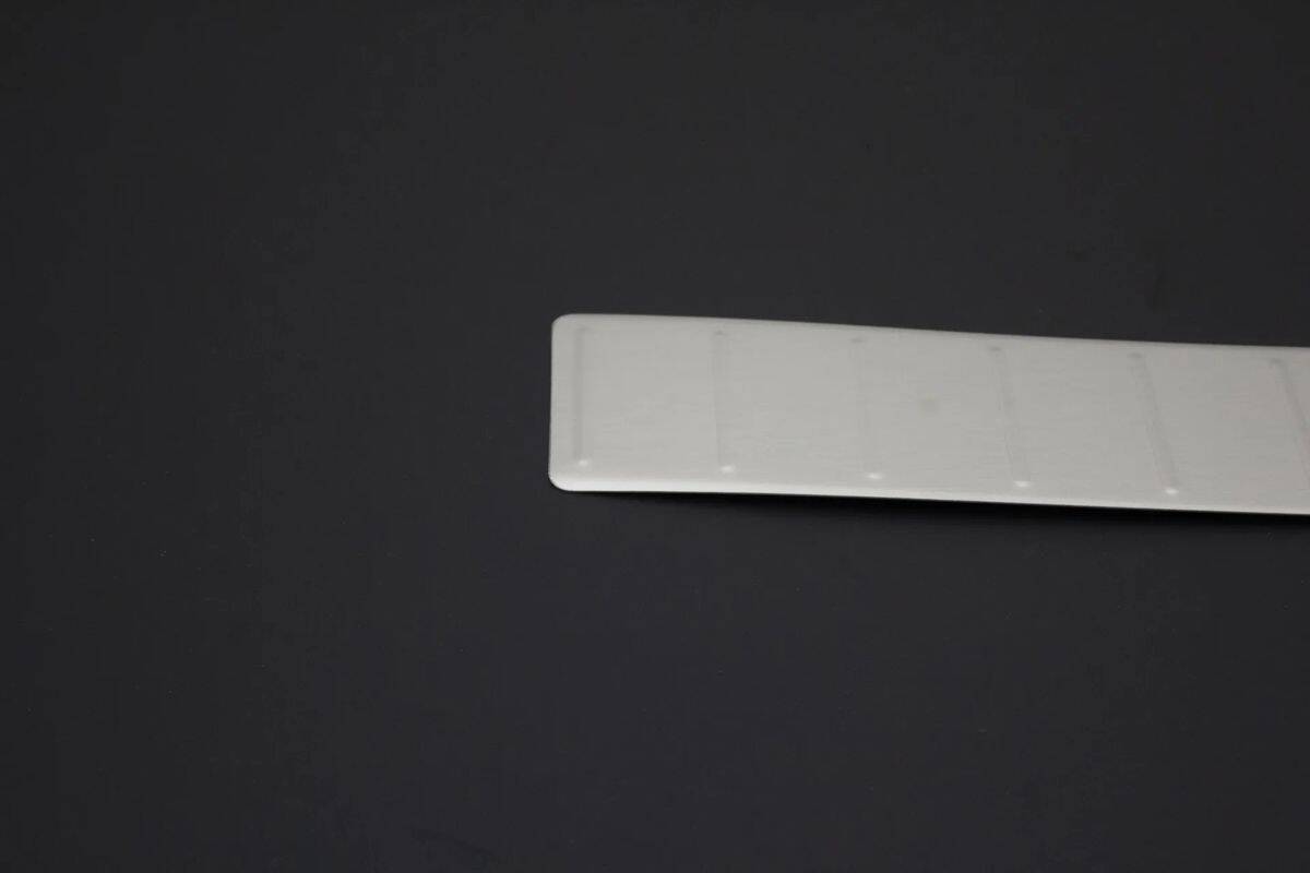 bmw-5-serisi-f10-krom-arka-tampon-esigi-pcelik-tasli-2010-92665-34-B.jpg