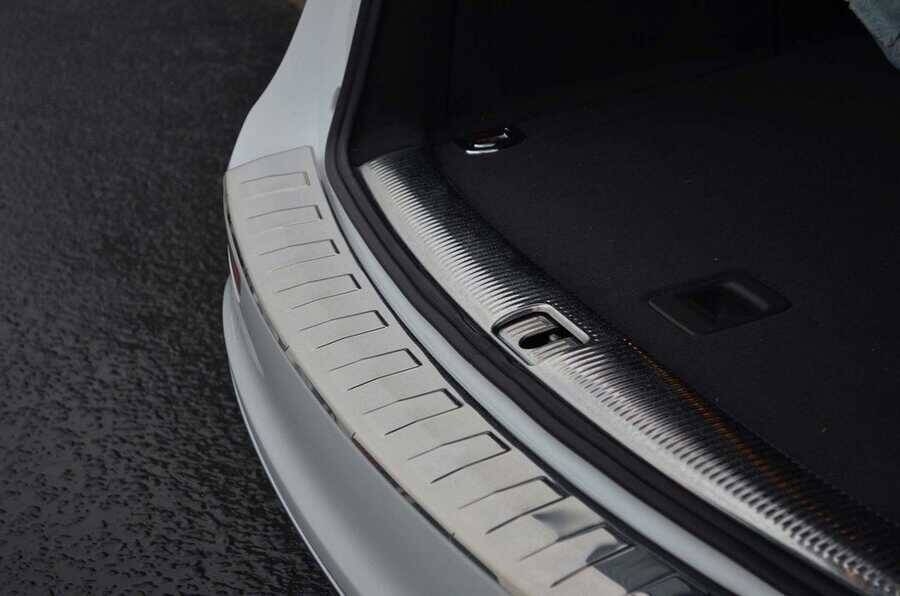 omsa-audi-q5-krom-arka-tampon-esigi-2008-2015-arasi-25948-20-B.jpg